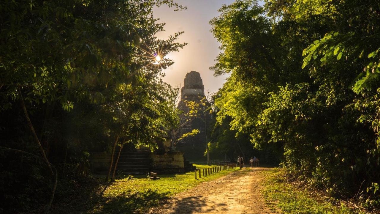 Hotel Jungle Lodge Tikal Exterior photo