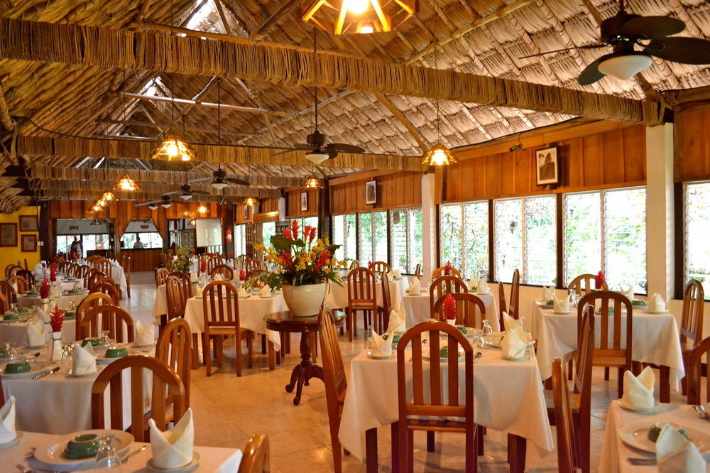 Hotel Jungle Lodge Tikal Exterior photo