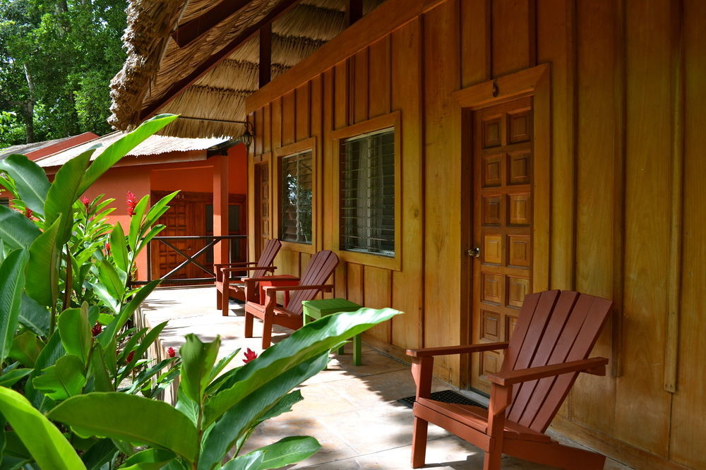 Hotel Jungle Lodge Tikal Exterior photo