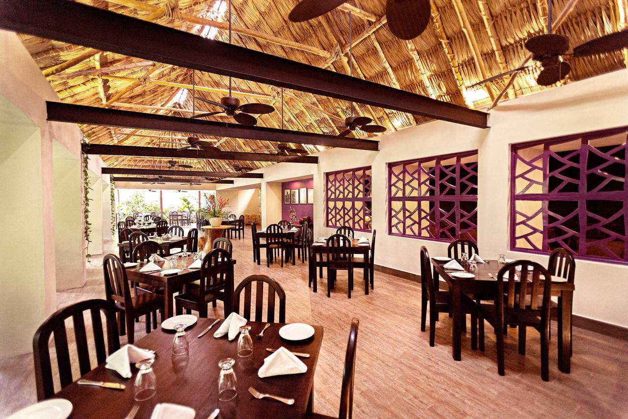 Hotel Jungle Lodge Tikal Exterior photo